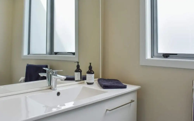 Perfect Ponsonby 2 Bedroom Loft Style Apartment With Parking