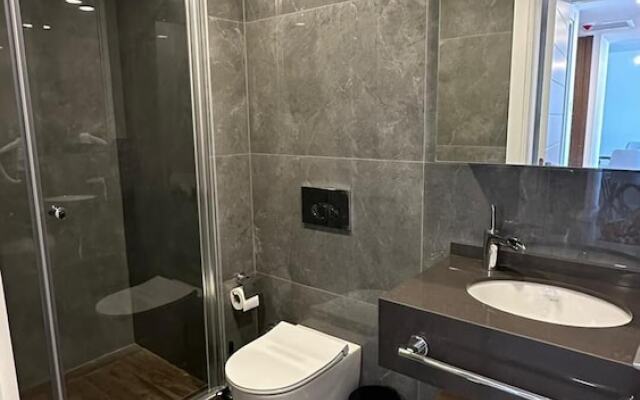 9 Grand Sapphire 2 Bed 2 Bath Pool Beach
