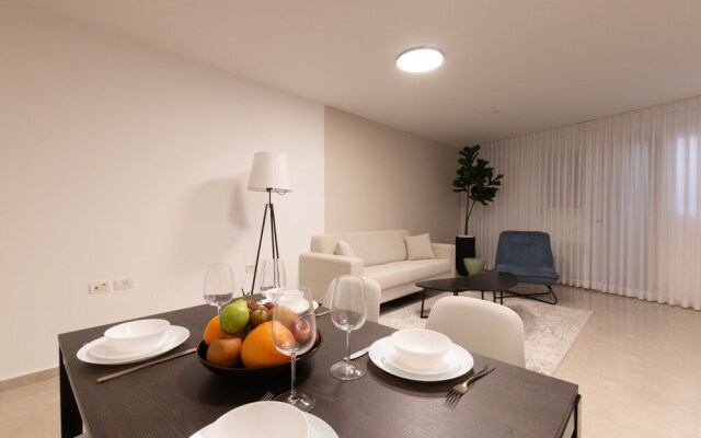 Huge & Lovely Unit 2BR 2BT By the beach