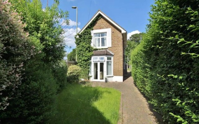 Detached 4-bed House Near Heathrow