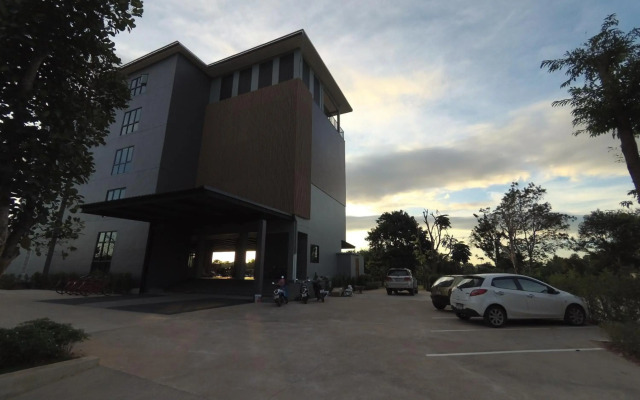 Riverawan Hotel (SHA Plus+)