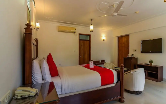 OYO 806 Hotel Safira River Front