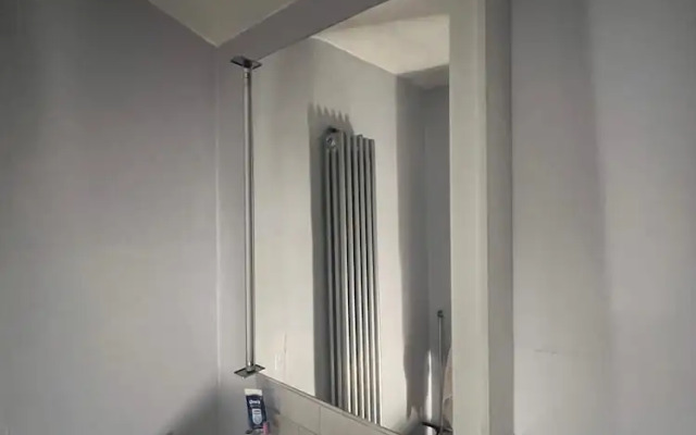 My Sky London House Near Attractions