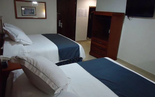 Hotel Porto Allegro - Near Malecon