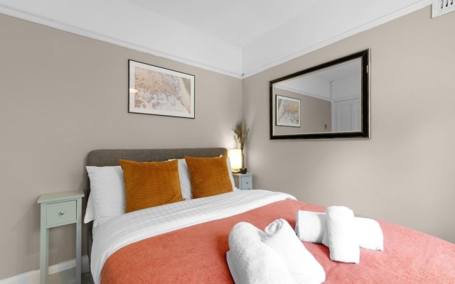 Elegant 5 Bedroom, 2 Bathroom Home at Marlow Hill