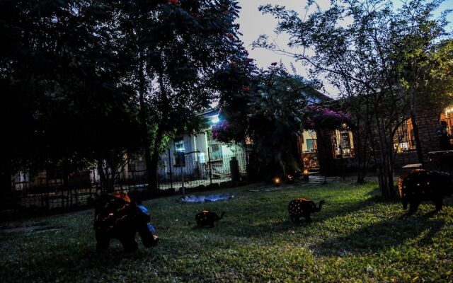 Zig Zag Town Lodge - Hostel