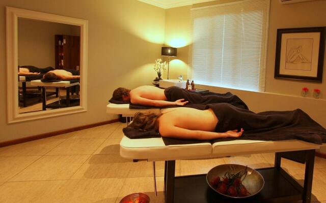 Amakhosi Safari Lodge and SPA