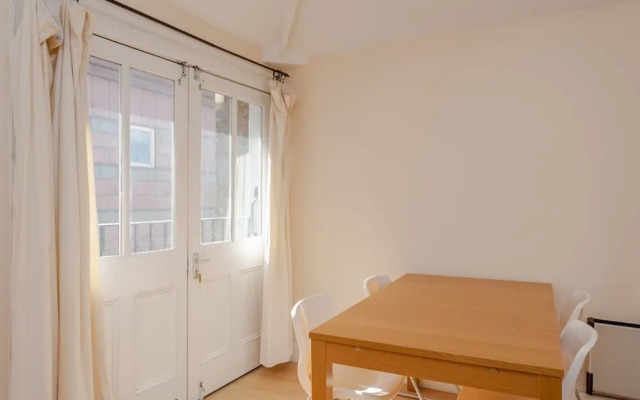 Light and Clean 2bed Flat, Nearby Liverpool Street