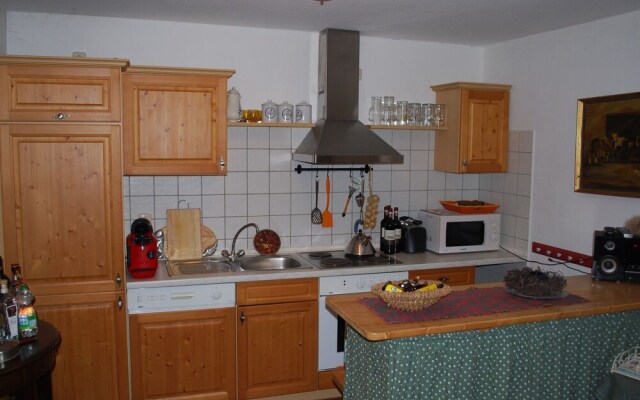 Schoenes Ferienhaus in Dargun mit Pool