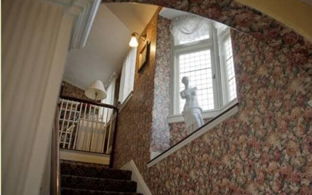 Cleftstone Inn