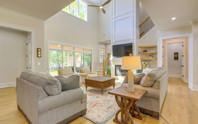 Spacious Lake Sinclair Vacation Rental w/ Dock!