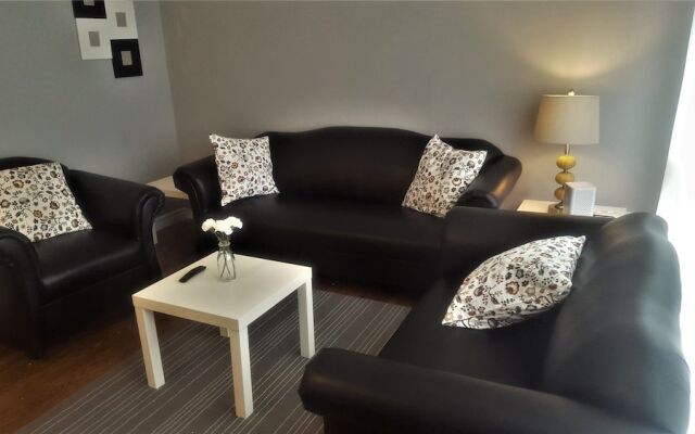Lavish Suites - 4 Bedroom Guesthouse