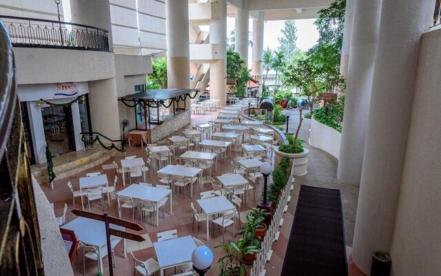 H Beach Suite at Rainbow Paradise Beach Resort