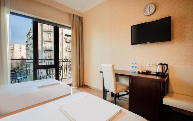 Отель Gtm Plaza