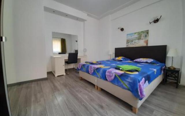 Four Rooms Apartment Central