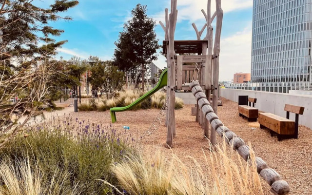 Sonnenaufgang über den Prater - Pool am Dach