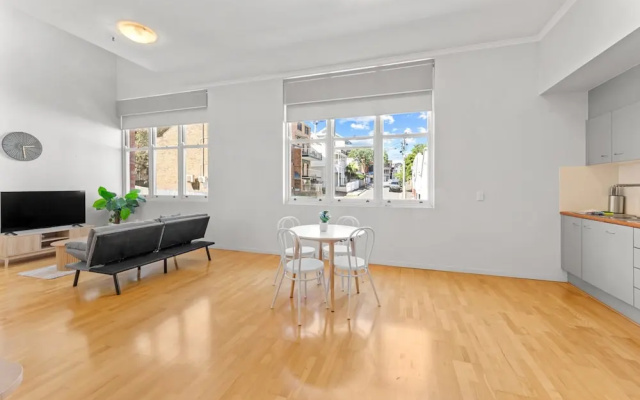 Modern 1-bed Apartment in Spring Hill With Parking – Guest Rooms – Brisbane