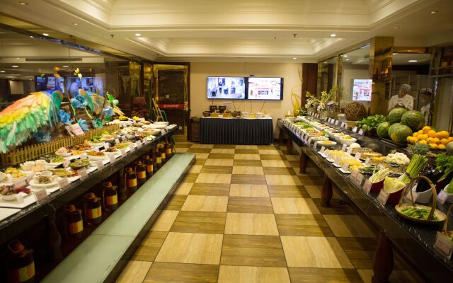 Enrichee Gloria Plaza Hotel