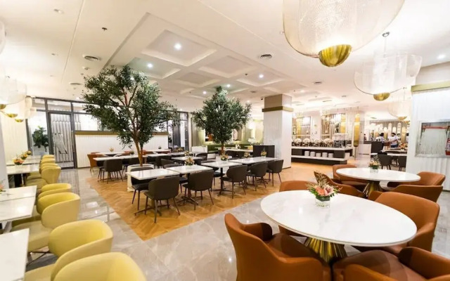 UMA Hotel and Residences