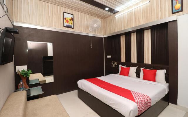 OYO 29059 Hotel Green Tower