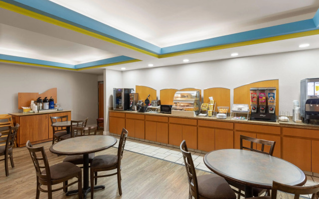 Days Inn by Wyndham Tulsa Central