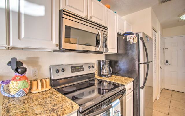 Bayfront Retreat: Private Balcony & Pool Access!