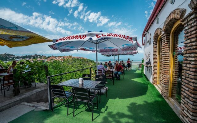 Nando Guest House