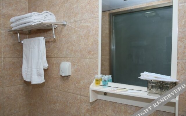 Yuerong Holiday Hotel