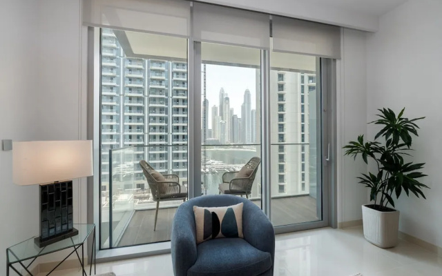 Contemporary 1BR w Dubai Marina Glimpse