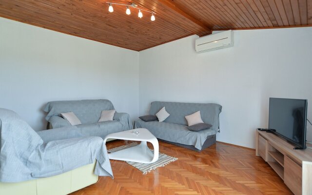 Apartment 1376