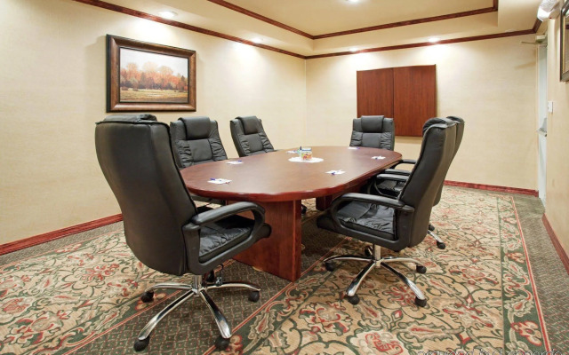 Holiday Inn Express Farmington - Bloomfield by IHG