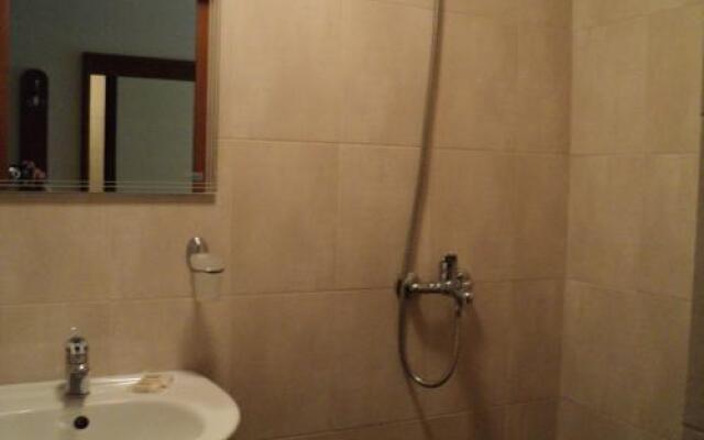 Meni Apartments and Guest Rooms