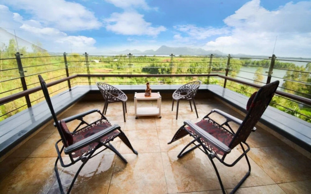 Stunning Views Rooftop Pool Lakefront Home