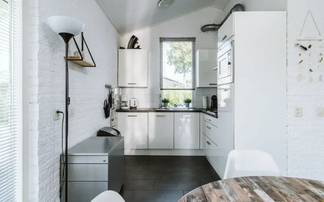Beautiful Holiday Home in Ouddorp With Balcony