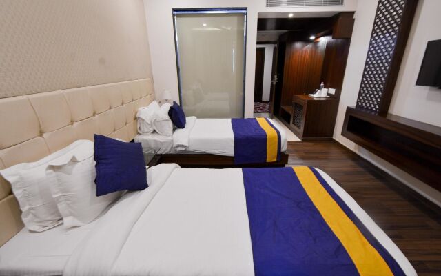 OYO Premium JHV Mall Cantonment