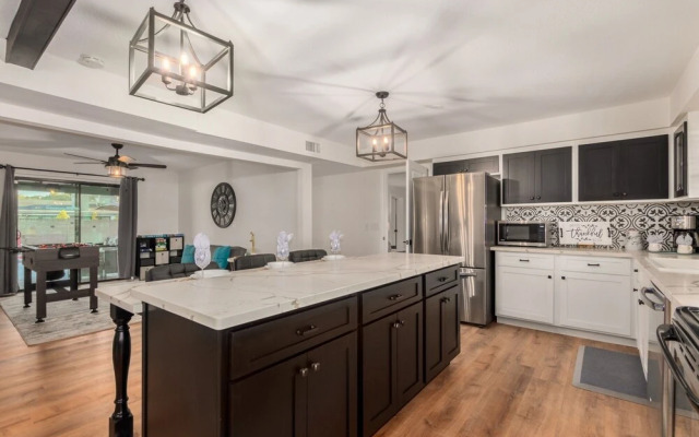 Glencove Mesa 4 Bedroom Home by RedAwning