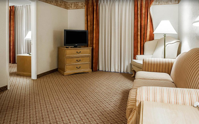 Pan American Inn & Suites