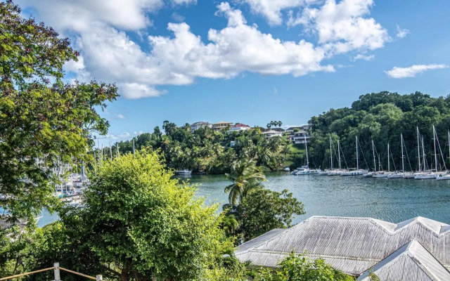 Studio, Piscine Et Vue Mer A La Marina