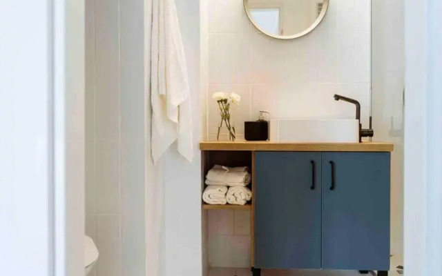 Bright 2BR Apartment - Top Location - City Balcony