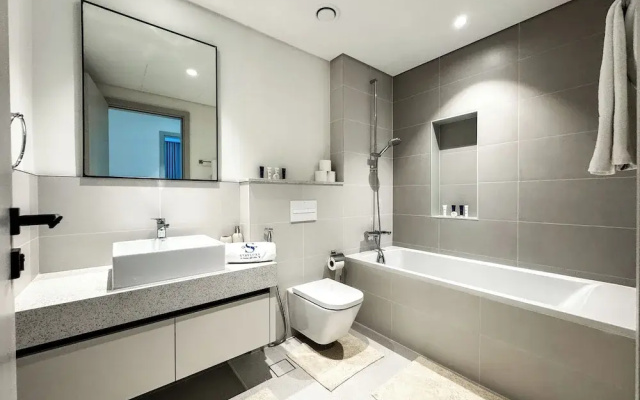 High floor Panoramic 2BR & Private Beach