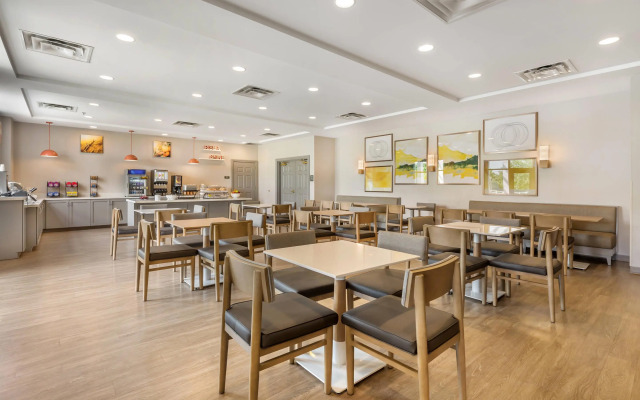 Comfort Inn & Suites