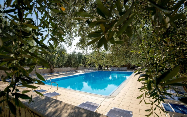Ferienwohnung "ulivo" mit Pool und Privatstrand -1