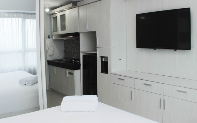 Modern Look And Comfy Studio Apartment At Springlake Summarecon
