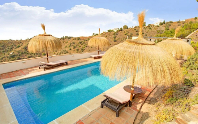 Serene Holiday Home in Sayalonga With Private Pool