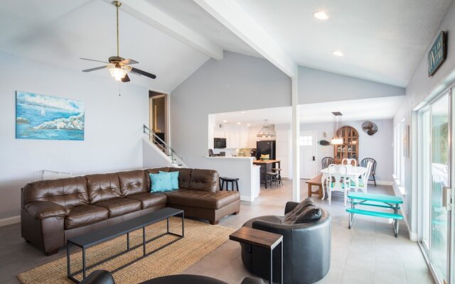 Lakeside Villa by RedAwning