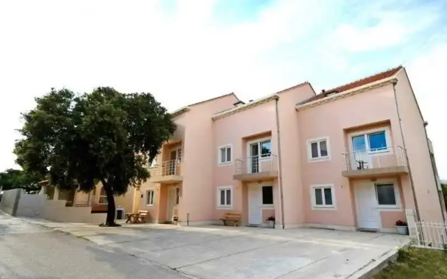 Villa Ana Apartments
