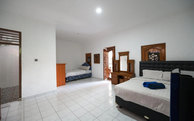 OYO 4003 Ceria Guesthouse SeminyakNearSeminyak Beach