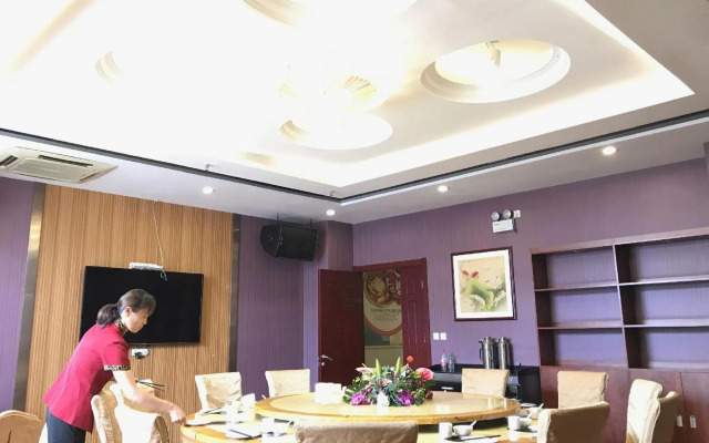 Minghao Holiday Hotel (Pingdingshan Kaiyuan Road Pedestrian Street)