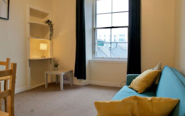 Flat In Stockbridge