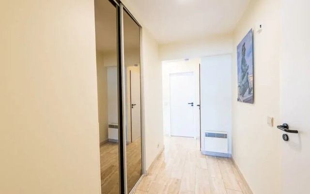 Spacious Apartment With Terrace